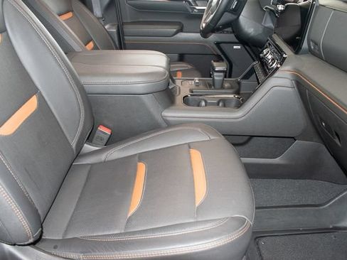 Used 2024 GMC Sierra 1500 AT4 w/ Technology Package AWD/4WD image 10