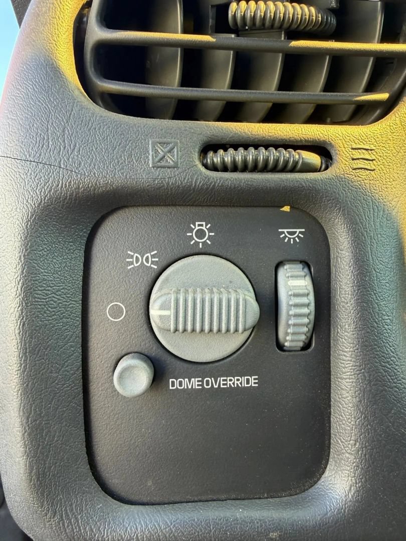 Used 2003 Chevrolet S10 Pickup 2WD Regular Cab image 19
