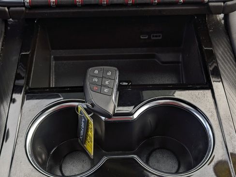 Used 2025 GMC Yukon AT4 w/ AT4 Premium Package image 40