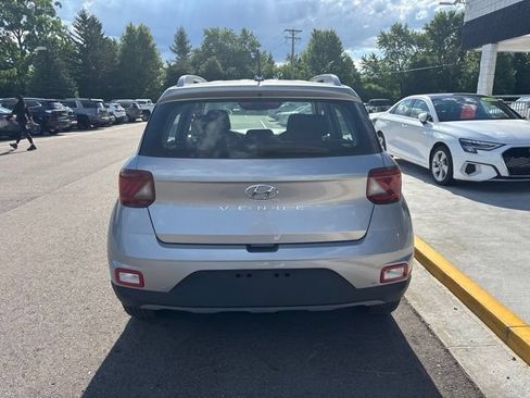 Used 2026 Hyundai Venue SEL FWD image 7