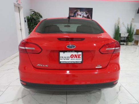 Used 2017 Ford Focus SE image 4