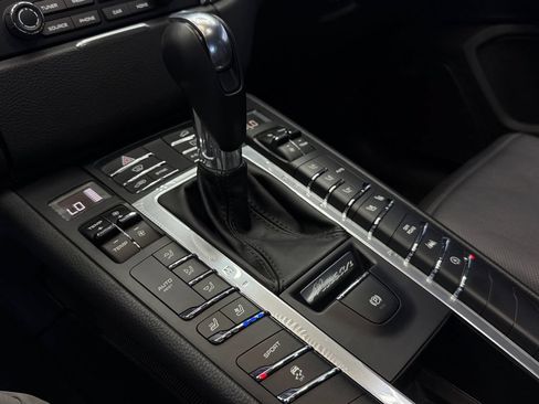 Used 2018 Porsche Macan AWD/4WD image 21