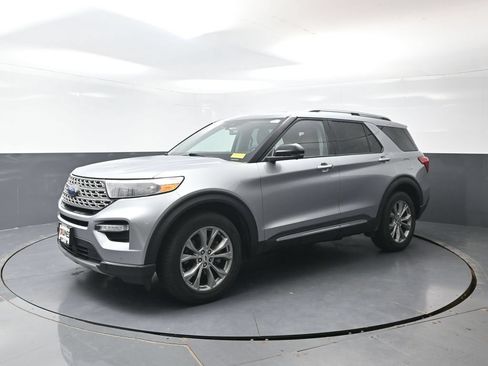 Used 2022 Ford Explorer Limited w/ Equipment Group 301A AWD/4WD image 10