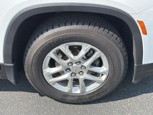 Used 2023 Chevrolet Traverse LS FWD image 12