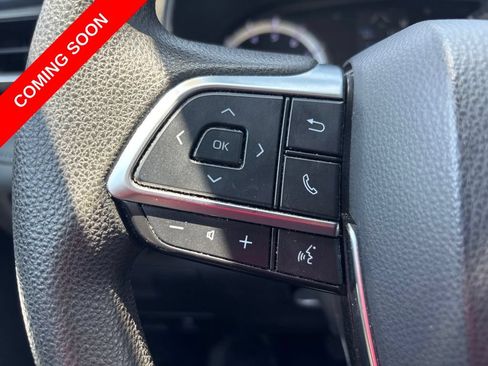 Used 2021 Toyota Highlander L FWD image 28