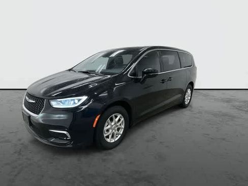 Used 2025 Chrysler Pacifica Select FWD image 8