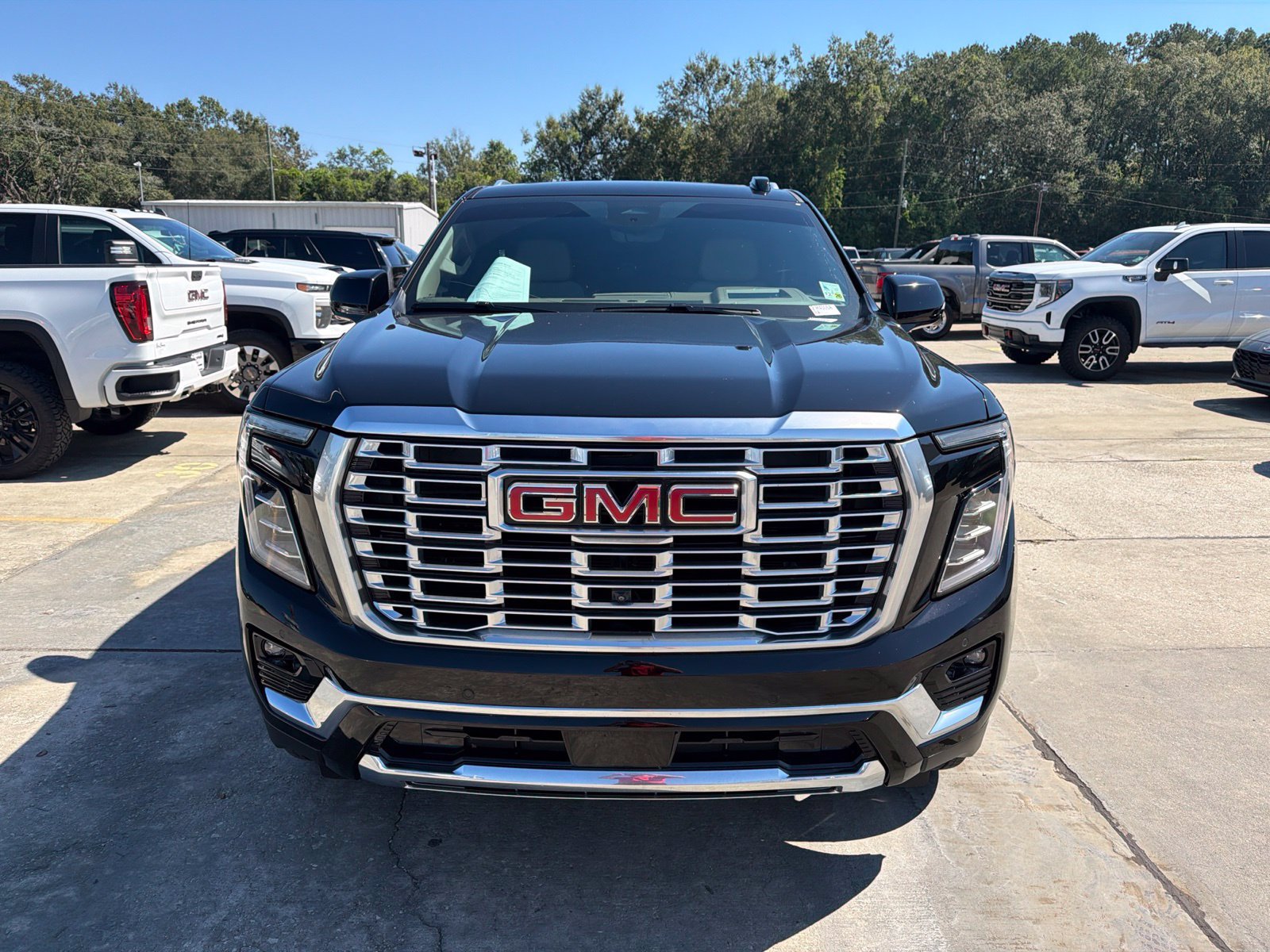 Used 2025 GMC Yukon XL Denali w/ Denali Reserve Package RWD image 2
