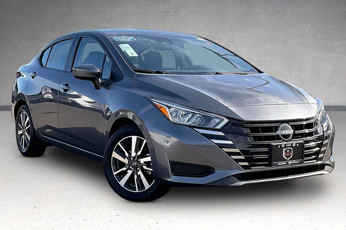 Used 2024 Nissan Versa SV FWD image 2