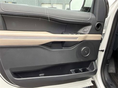 Used 2023 Ford Expedition Limited image 28