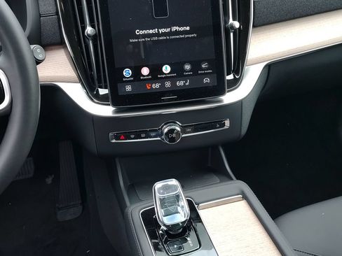 New 2026 Volvo XC90 T8 Plus w/ Protection Package Premier AWD/4WD image 6