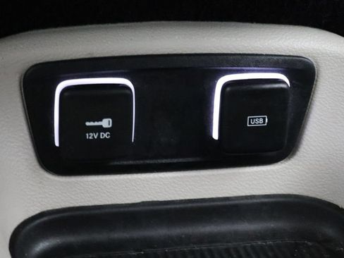 Used 2020 Chrysler Pacifica Touring-L FWD image 26