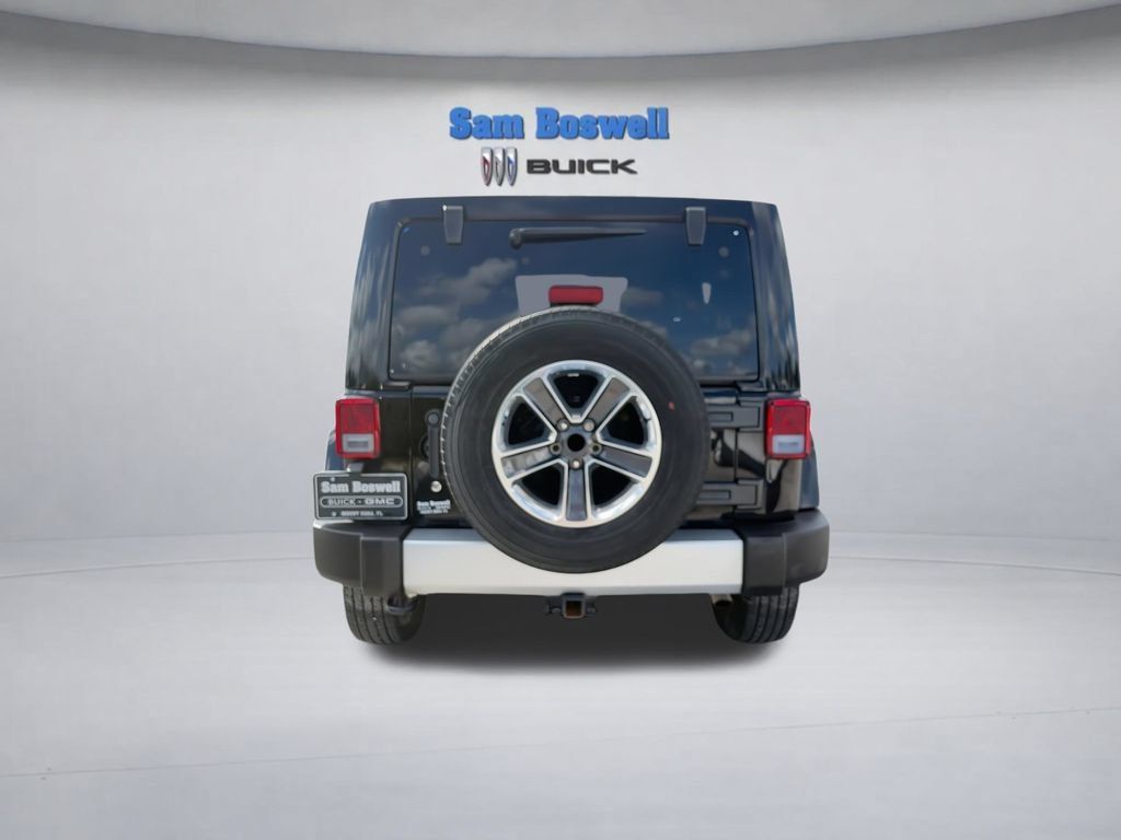Used 2015 Jeep Wrangler Unlimited Sahara w/ Connectivity Group AWD/4WD image 8