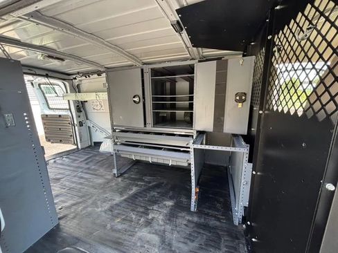 Used 2011 Chevrolet Express 2500 image 20