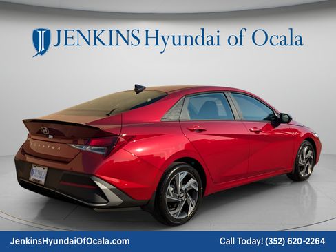 Certified 2025 Hyundai Elantra SEL FWD image 3