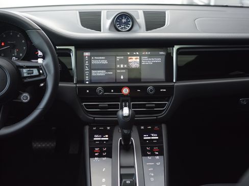 Certified 2026 Porsche Macan Turbo AWD/4WD image 19