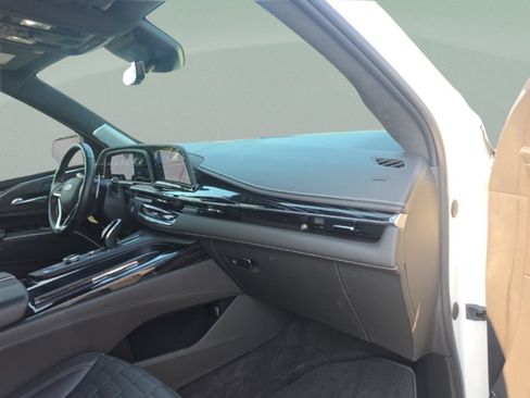 Used 2023 Cadillac Escalade ESV V AWD/4WD image 29