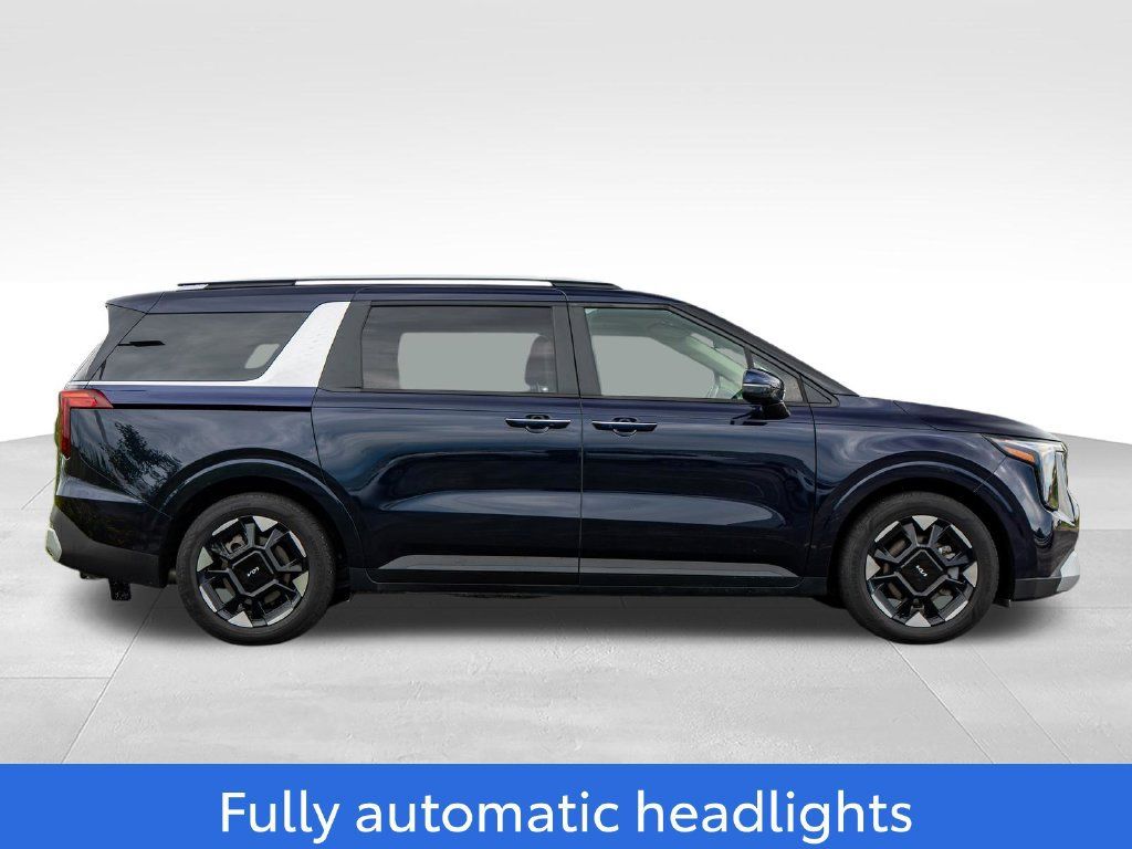Used 2025 Kia Carnival EX FWD image 8