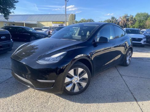 Used 2021 Tesla Model Y Standard Range 4dr Crossover image 1