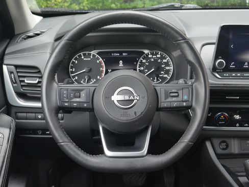 Certified 2024 Nissan Rogue SV w/ SV Premium Package AWD/4WD image 7