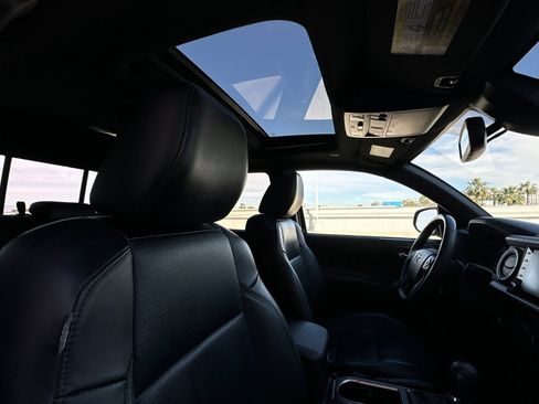 Certified 2022 Toyota Tacoma TRD Off-Road w/ TRD Premium Off Road Package image 15