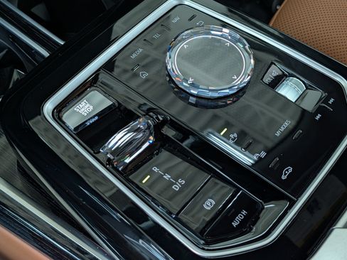 Certified 2024 BMW 740i xDrive AWD/4WD image 26