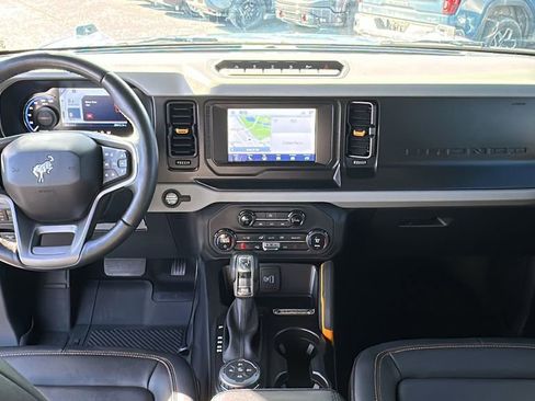Used 2023 Ford Bronco Badlands image 9