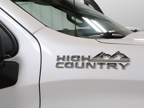 Used 2022 Chevrolet Silverado 1500 High Country AWD/4WD image 34