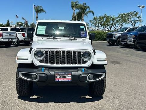 Used 2024 Jeep Wrangler Unlimited Sahara AWD/4WD image 9