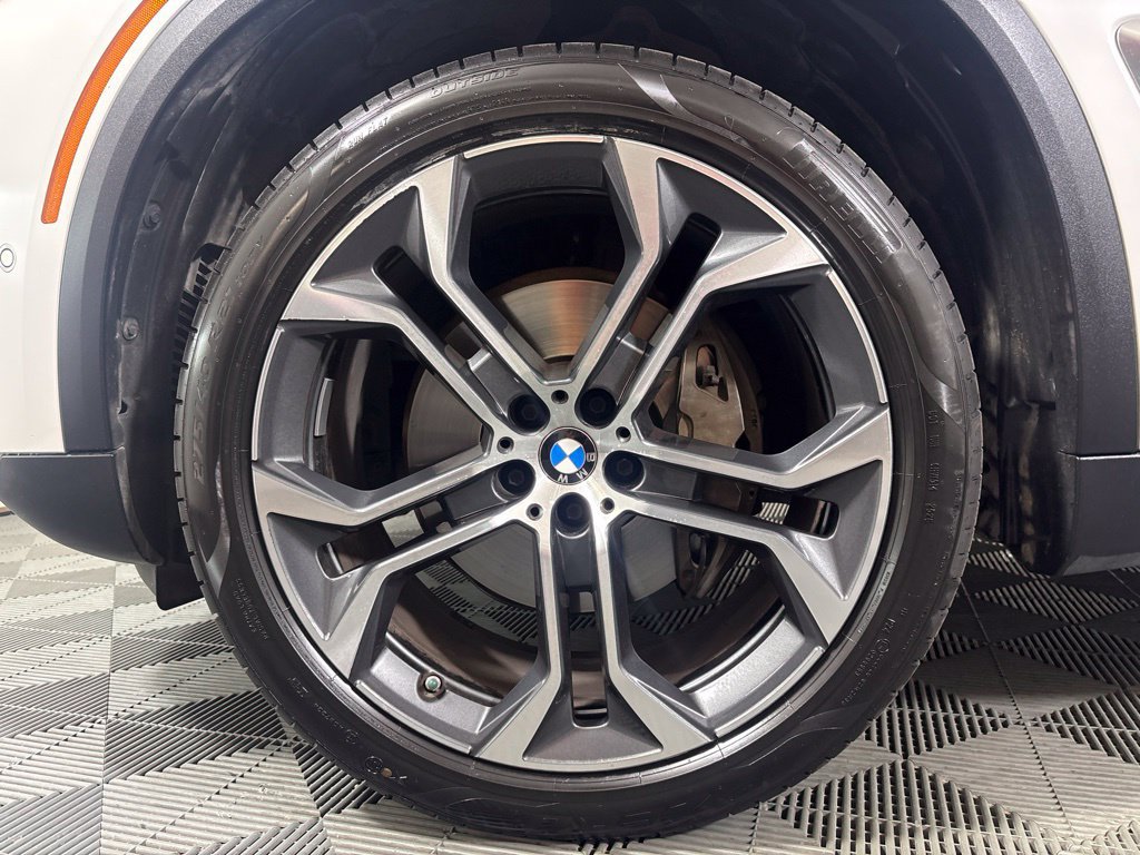 Certified 2024 BMW X5 sDrive40i w/ Premium Package RWD image 8