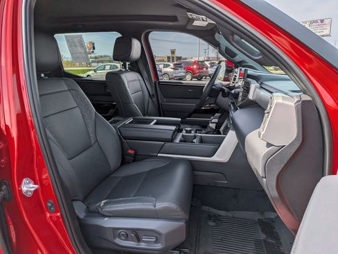 Used 2025 Toyota Tundra Limited AWD/4WD image 22