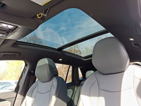 New 2026 Volkswagen Tiguan SE R-Line image 9