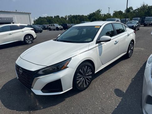 Used 2023 Nissan Altima 2.5 SV FWD image 5