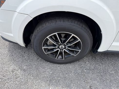 Used 2018 Dodge Journey SE w/ Connectivity Group FWD image 12