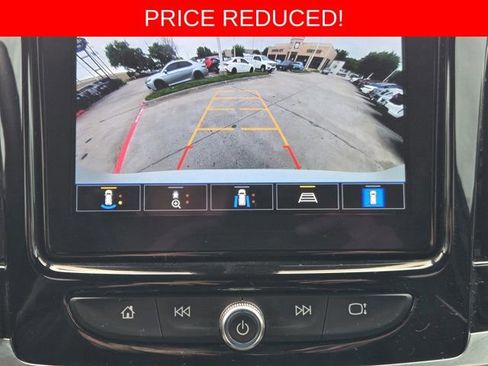 Used 2022 Chevrolet Traverse LT FWD image 17