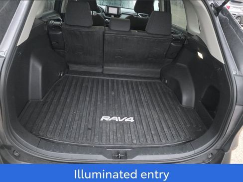 Used 2022 Toyota RAV4 LE image 8
