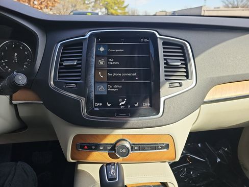 Used 2022 Volvo XC90 T6 Momentum w/ Climate Package image 20