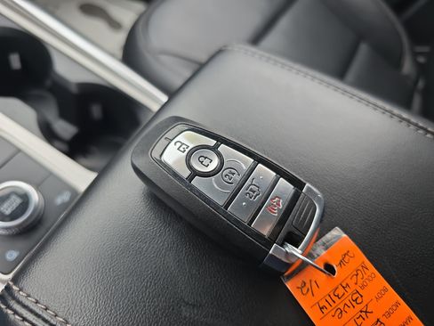 Used 2022 Ford Explorer XLT w/ Equipment Group 202A AWD/4WD image 35