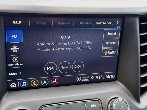 Used 2021 GMC Acadia SLT w/ Technology Package FWD image 15