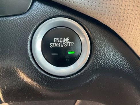 Used 2018 Chevrolet Equinox Premier image 14