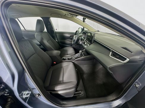 Used 2025 Toyota Corolla LE image 28