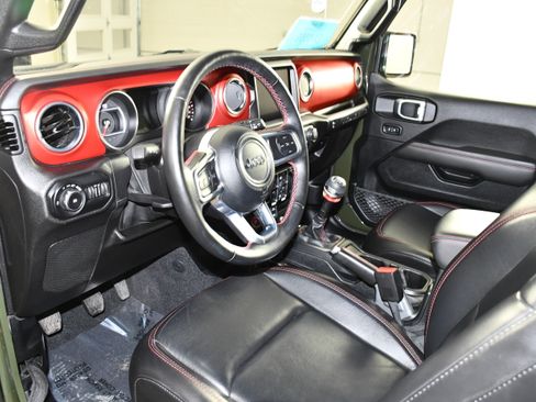 Used 2021 Jeep Wrangler Unlimited Rubicon image 2