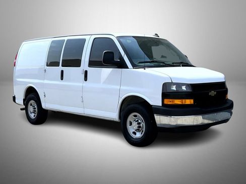 Used 2021 Chevrolet Express 2500 w/ Driver Convenience Package RWD image 3