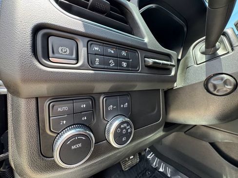 Used 2024 GMC Yukon AT4 w/ Technology Package AWD/4WD image 6
