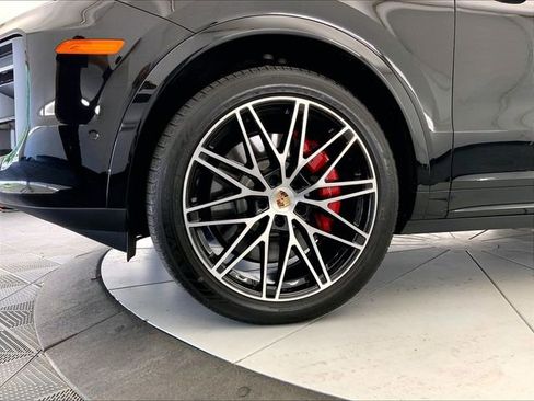 Used 2025 Porsche Cayenne S AWD/4WD image 9