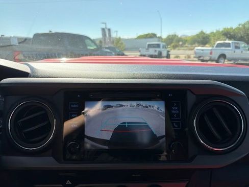 Certified 2019 Toyota Tacoma TRD Sport w/ Technology Package AWD/4WD image 17