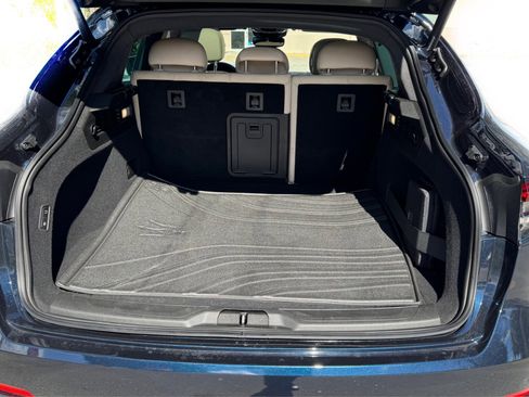 Used 2021 Maserati Levante image 16