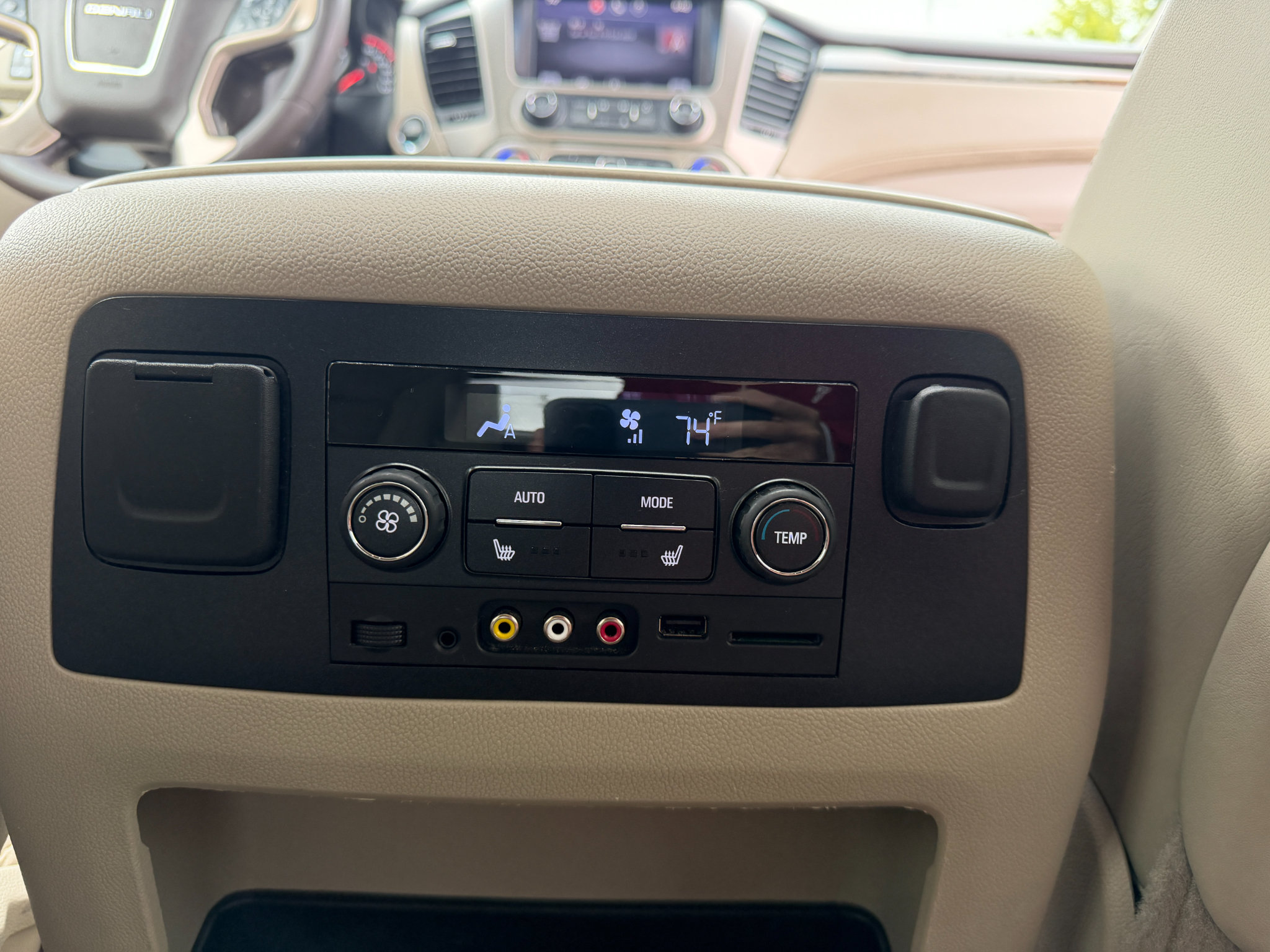 Used 2015 GMC Yukon Denali w/ Touring Package AWD/4WD image 25