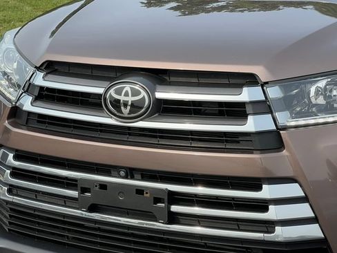 Used 2018 Toyota Highlander Limited AWD/4WD image 51