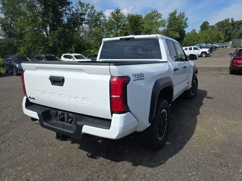 Used 2024 Toyota Tacoma TRD Off-Road AWD/4WD image 10