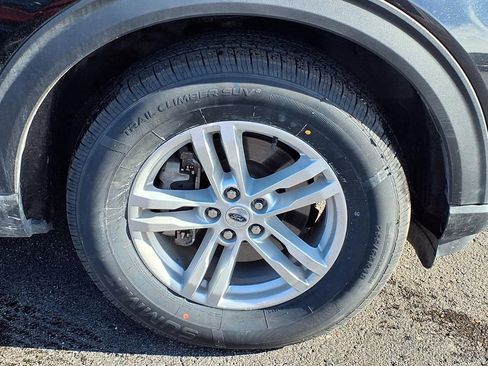 Used 2023 Ford Explorer XLT image 8